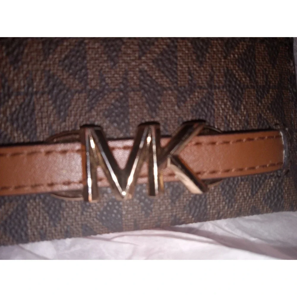 Authentic Michael Kors Reed Large Card Holder Wallet Brown MK Signature Logo